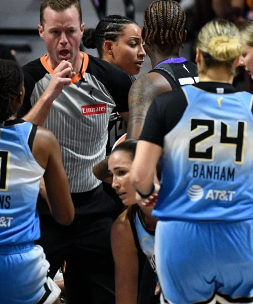 Rissa tra le campionesse: l’arbitro ne caccia 3. Le foto dello scontro