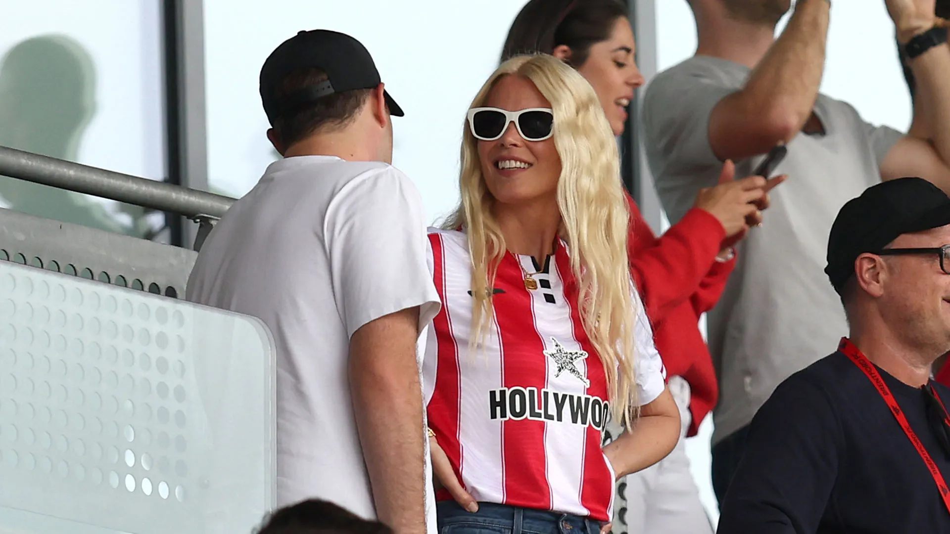 La 55enne modella tedesca è sposata con al produttore di film Matthew Vaughn, che possiede una quota di investimento del club inglese