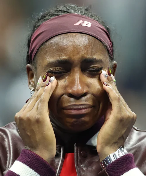 Partita drammatica, Coco Gauff scoppia in lacrime due volte: le foto