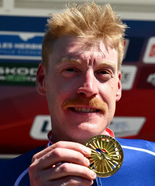 Svolta nella carriera: il campione con i baffi ha una nuova squadra