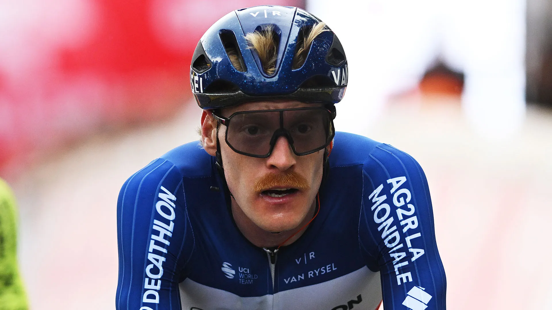 Il ciclista francese ha sottoscritto un contratto triennale