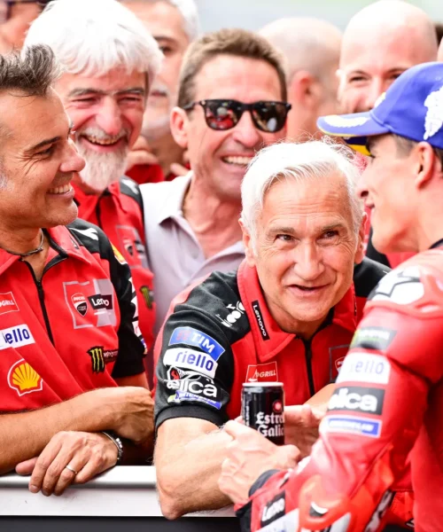 Festa scatenata con Marc Marquez, Michele Pirro e il team Ducati finiscono sotto accusa
