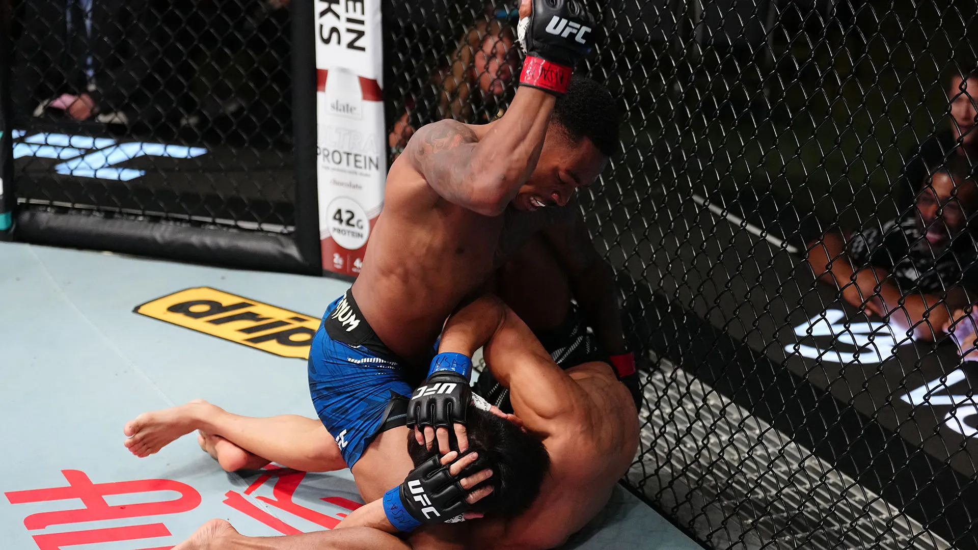 I due si sono affrontati a Las Vegas: Smith ha vinto in modo piuttosto brutale