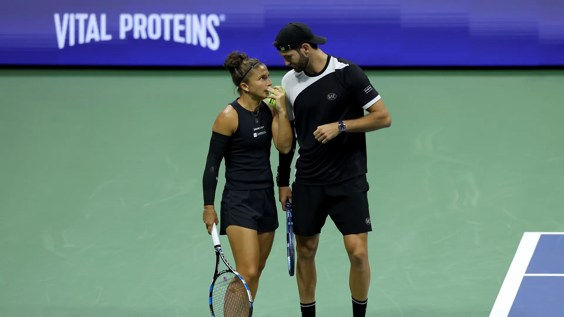 "Lo dedico a tutti i giocatori di doppio che non hanno potuto partecipare al torneo", ha detto Errani dopo la vittoria