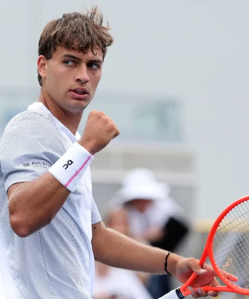 US Open, Flavio Cobolli vince dopo quattro ore e mezza e si regala il derby con Lorenzo Musetti