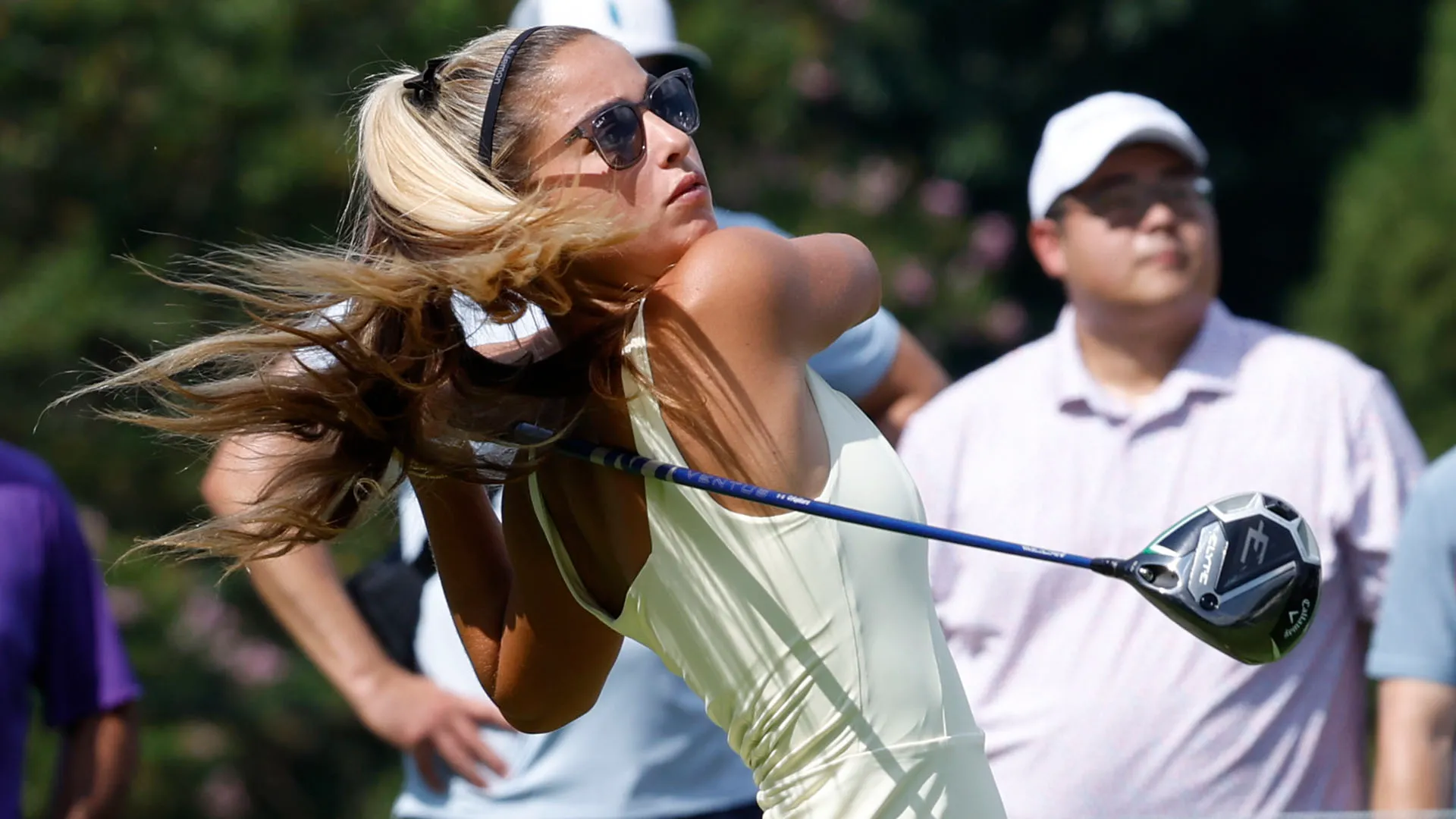 Sui suoi profili condivide alcuni consigli su come migliorare come golfista