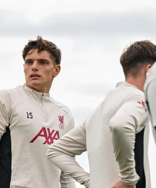 Liverpool: Giovanni Leoni impressiona Arne Slot