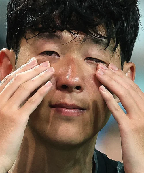 Heung-min Son scoppia a piangere durante la partita a Seoul: immagini