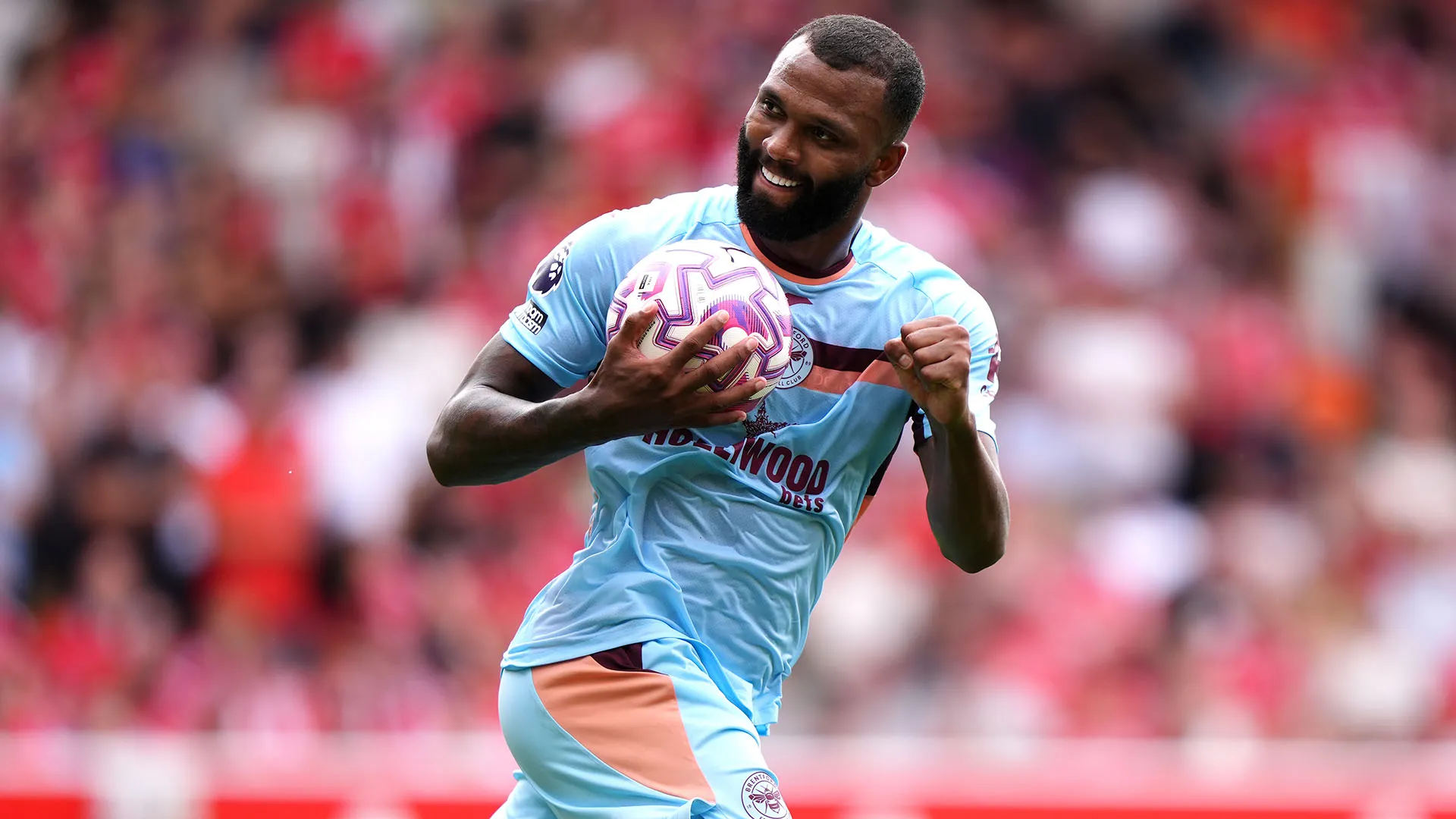 L'attaccante del Brentford ha segnato su calcio di rigore