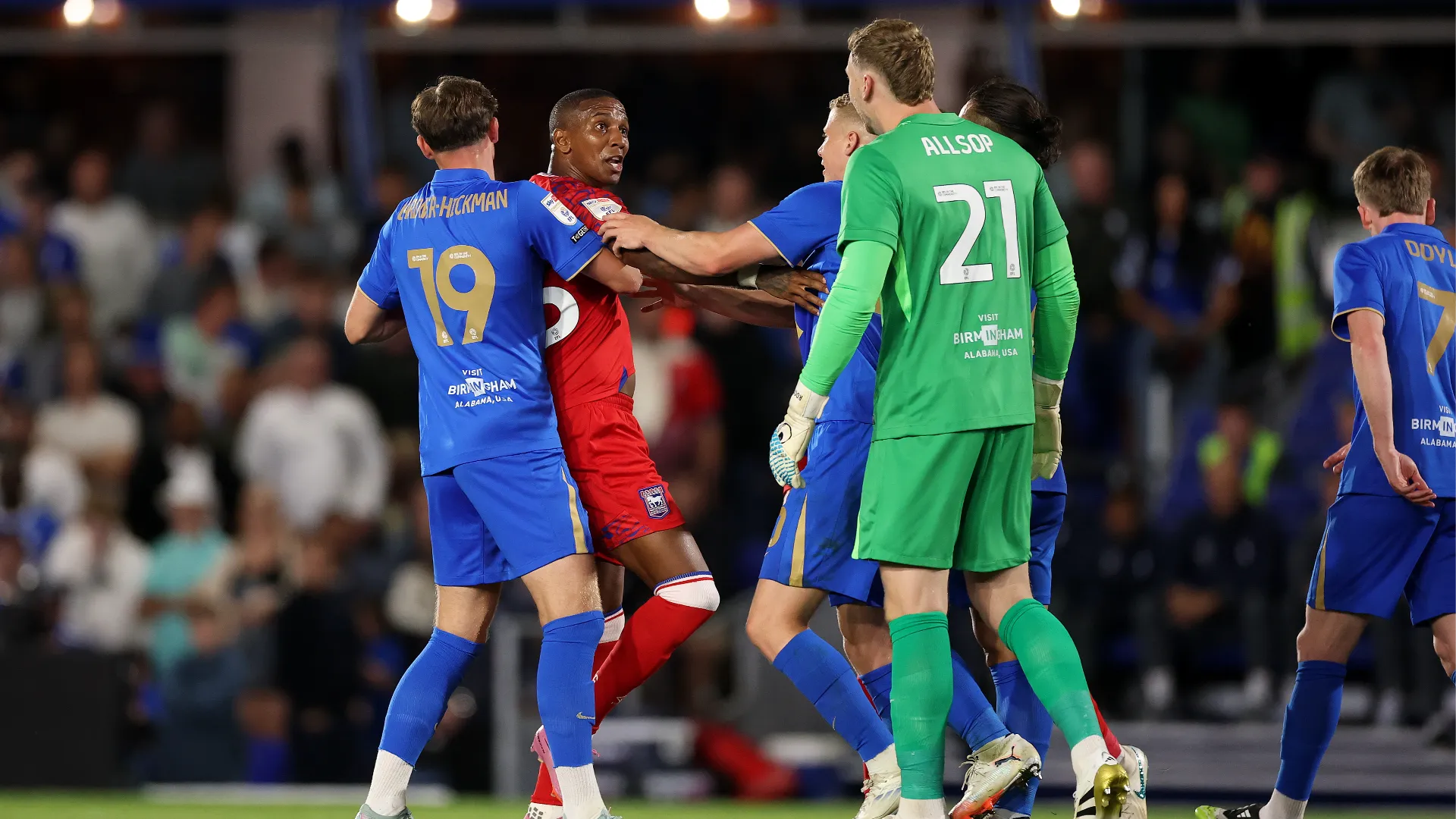 La rissa ha poi coinvolto anche Ashley Young
