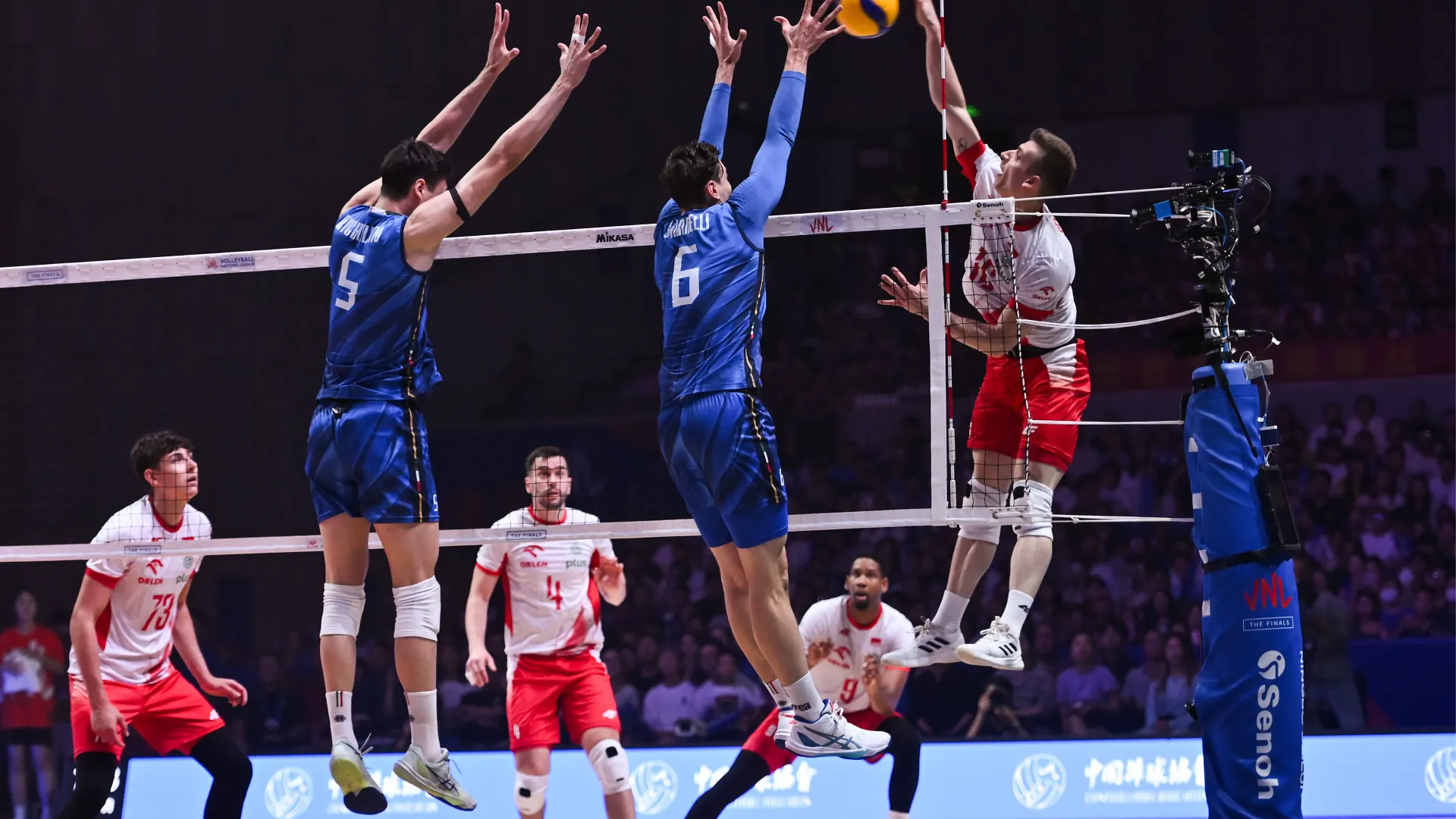  Sul terzo gradino del podio della VNL 2025 è salito il Brasile che, nella finale per il terzo e quarto posto,  ha superato in rimonta per 3-1 (23-25, 25-20, 25-23, 25-19) la Slovenia. 