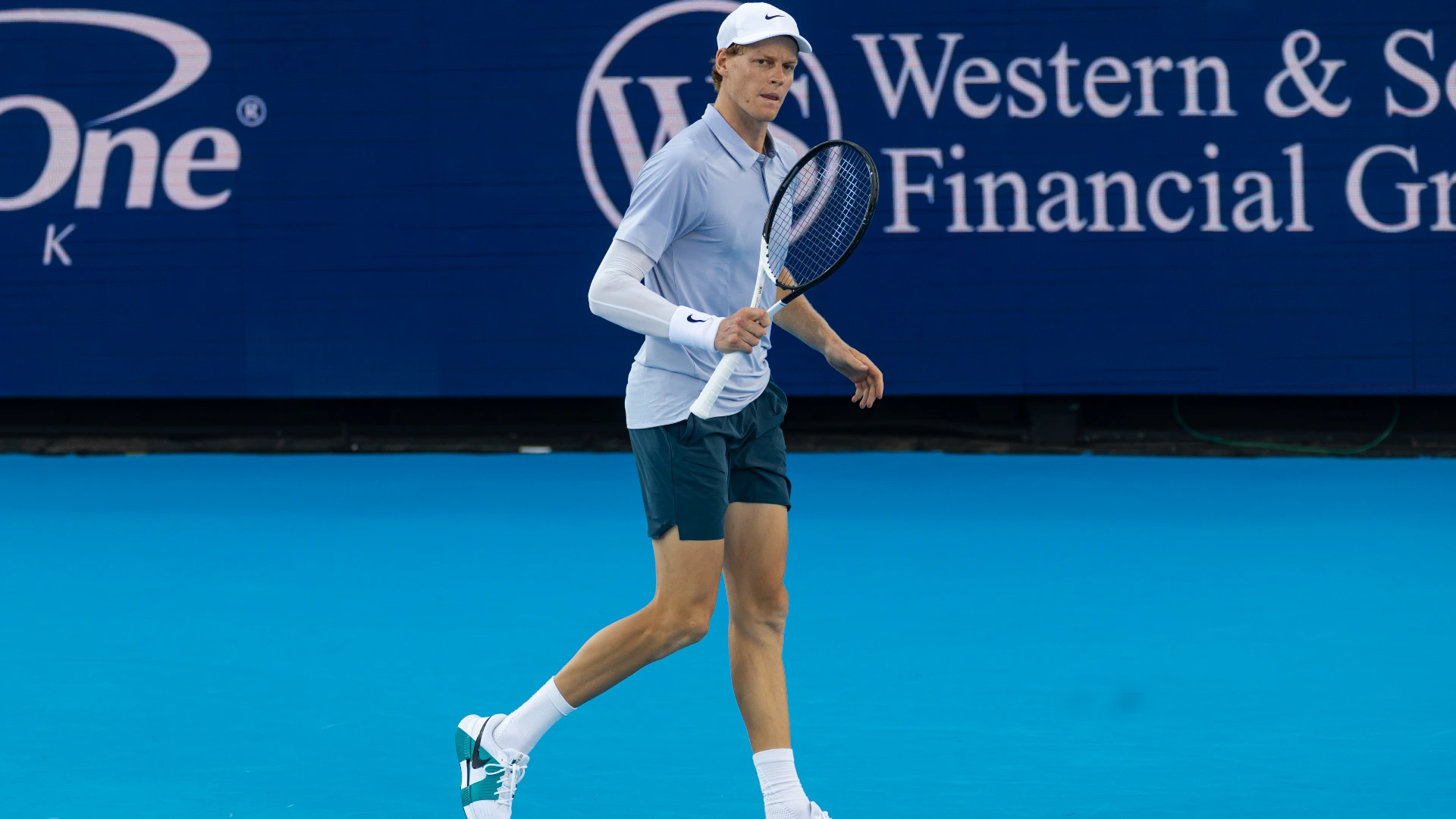 Jannik Sinner non dà scampo a Felix Auger-Aliassime e vola in semifinale