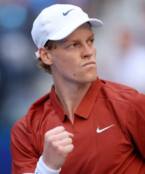 US Open, Jannik Sinner cede un set ma doma Denis Shapovalov e va agli ottavi di finale