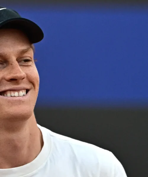 Jannik Sinner va verso un compleanno da favola