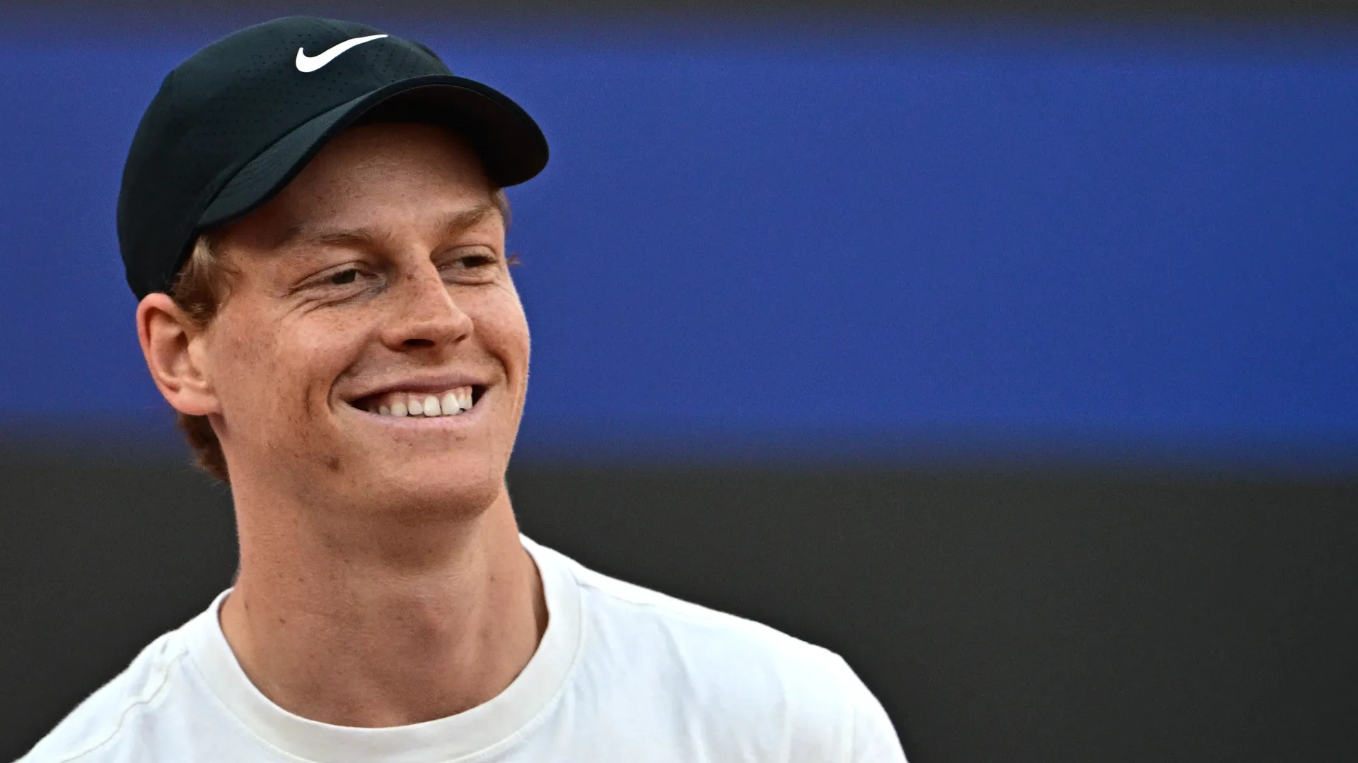 Jannik Sinner va verso un compleanno da favola