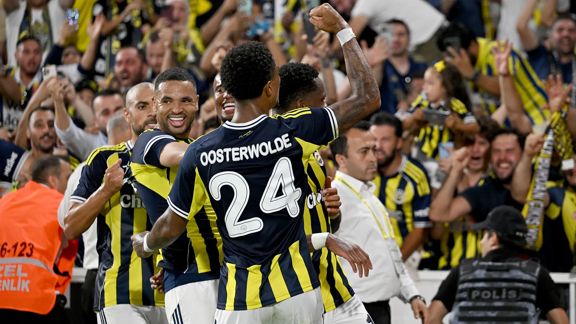 A segno anche Jhon Duran, che ha segnato il secondo gol per il Fenerbahce