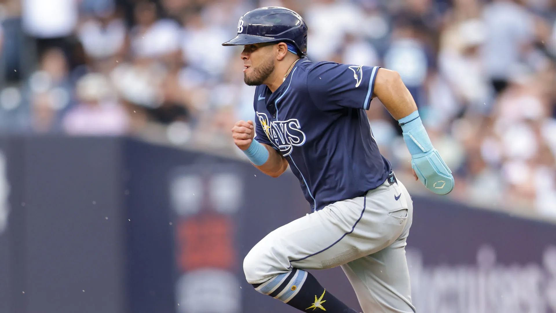 La collisione con Giancarlo Stanton costa cara alla stella dei  Tampa Bay Rays Jonathan Aranda