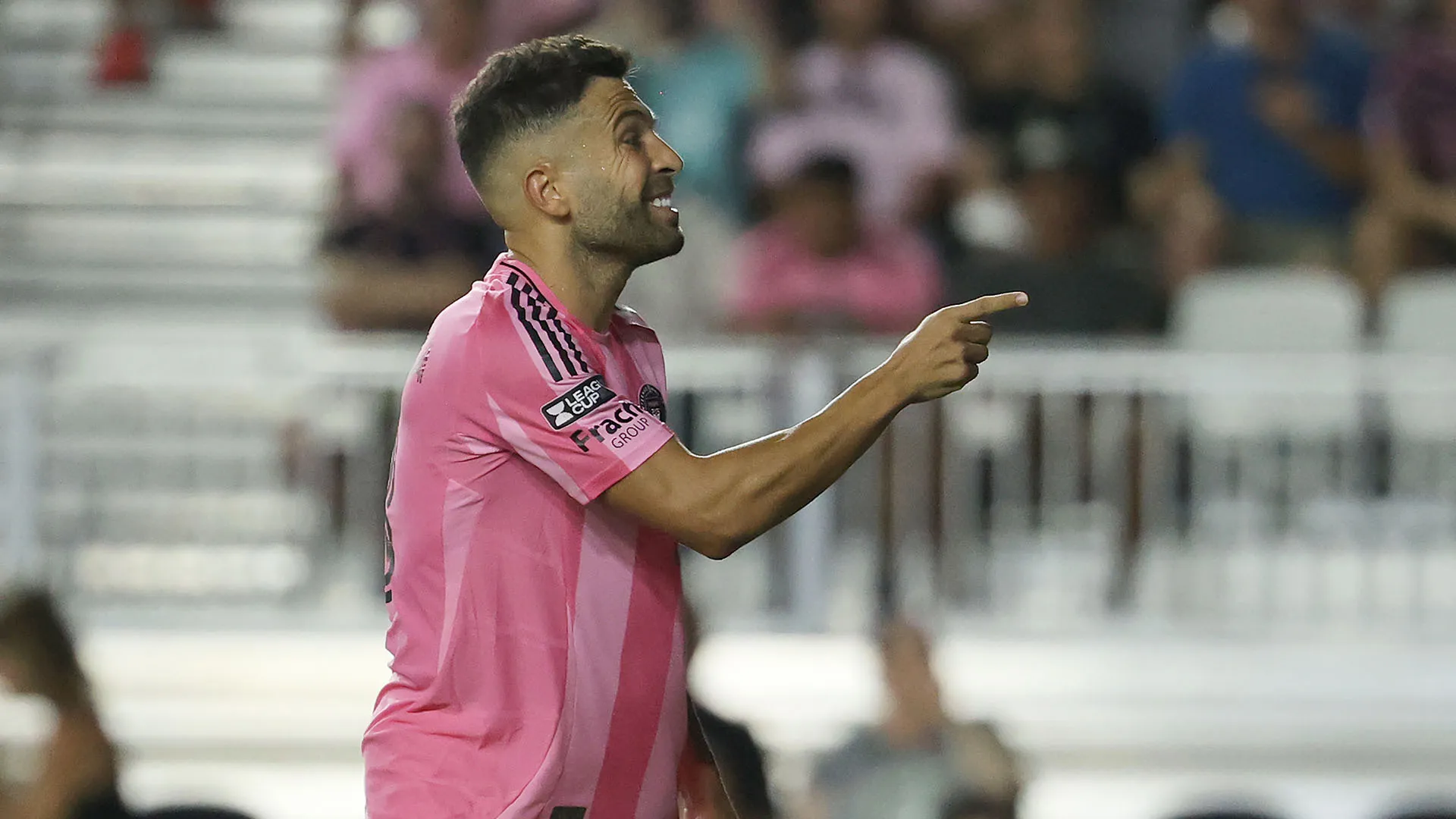 Gli ha detto qualcosa e ha indicato l'angolino scelto dal portiere in precedenza