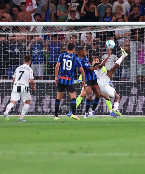 Juventus, Vlahovic e David stendono l’Atalanta. Inter ok con l’Olympiacos