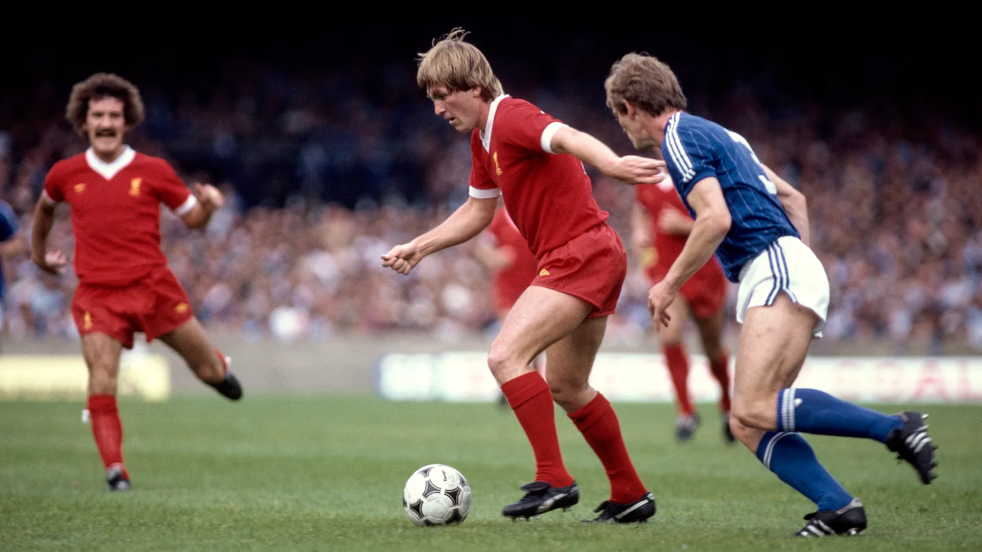 ... Terry McDermott (1979-80), Sir Kenny Dalglish (1982-83), Ian Rush (1983-84), John Barnes (1987-88), Steven Gerrard (2005-06), Luis Suarez (2013-14) e Virgil van Dijk (2018-19)