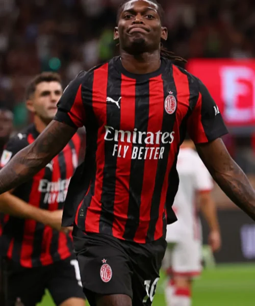 Milan avanti in Coppa Italia, Leao segna ma si fa male