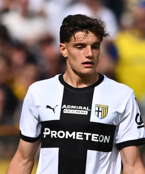 Leoni saluta subito il Parma, trattativa lampo con una big. Si chiude, beffate Inter e Milan
