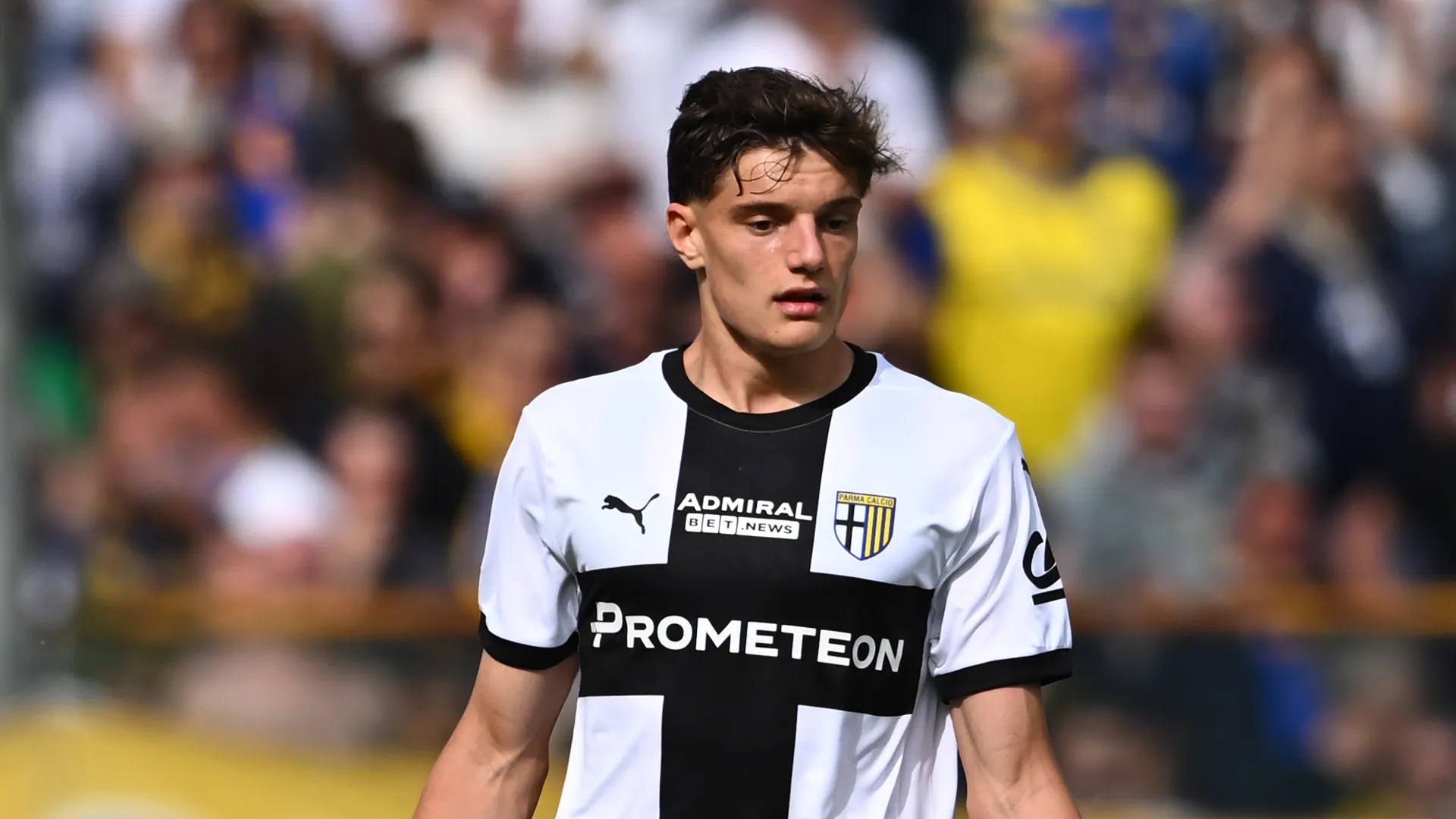 Leoni saluta subito il Parma, trattativa lampo con una big. Si chiude, beffate Inter e Milan