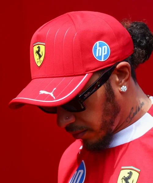 Ferrari, Lewis Hamilton diventa un caso