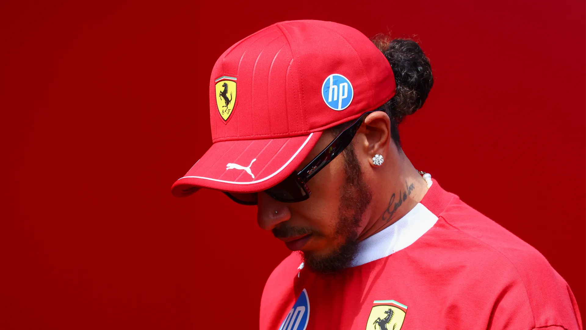 Ferrari, Lewis Hamilton diventa un caso