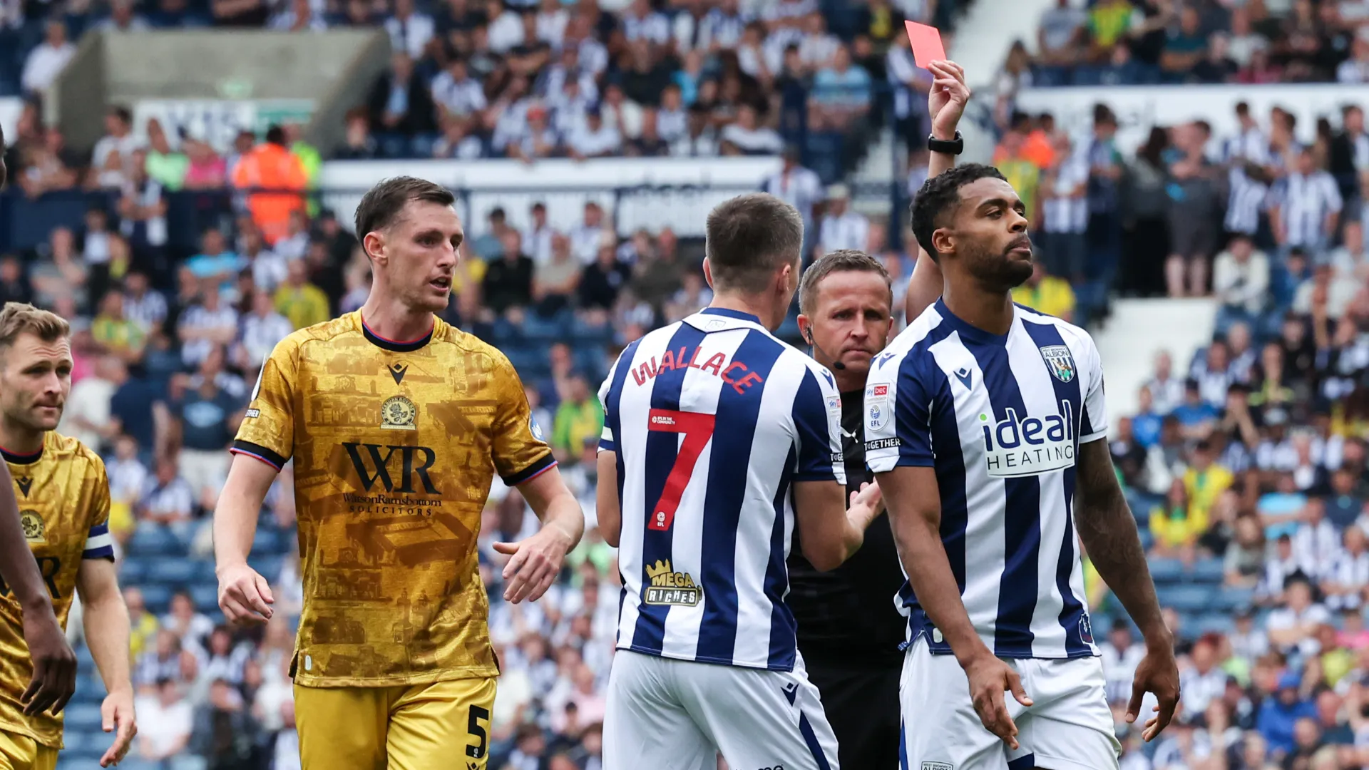 Espulsione diretta nei minuti di recupero