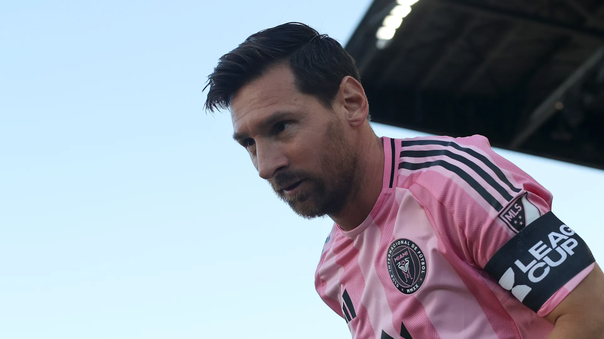 Messi si è accasciato a terra, poi ha provato a continuare a giocare
