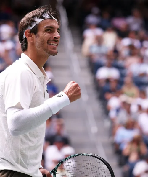 US Open: Lorenzo Musetti al terzo turno, David Goffin travolto