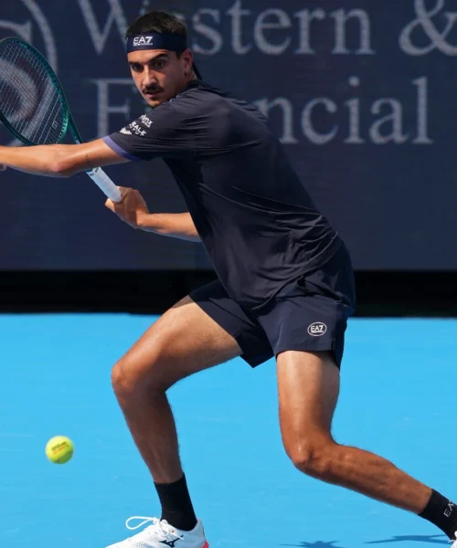 Lorenzo Sonego ci mette il cuore ma non basta con Taylor Fritz