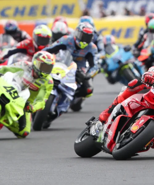 MotoGP Ungheria: monologo di Marc Marquez nella Sprint. Pecco Bagnaia fuori dai 10