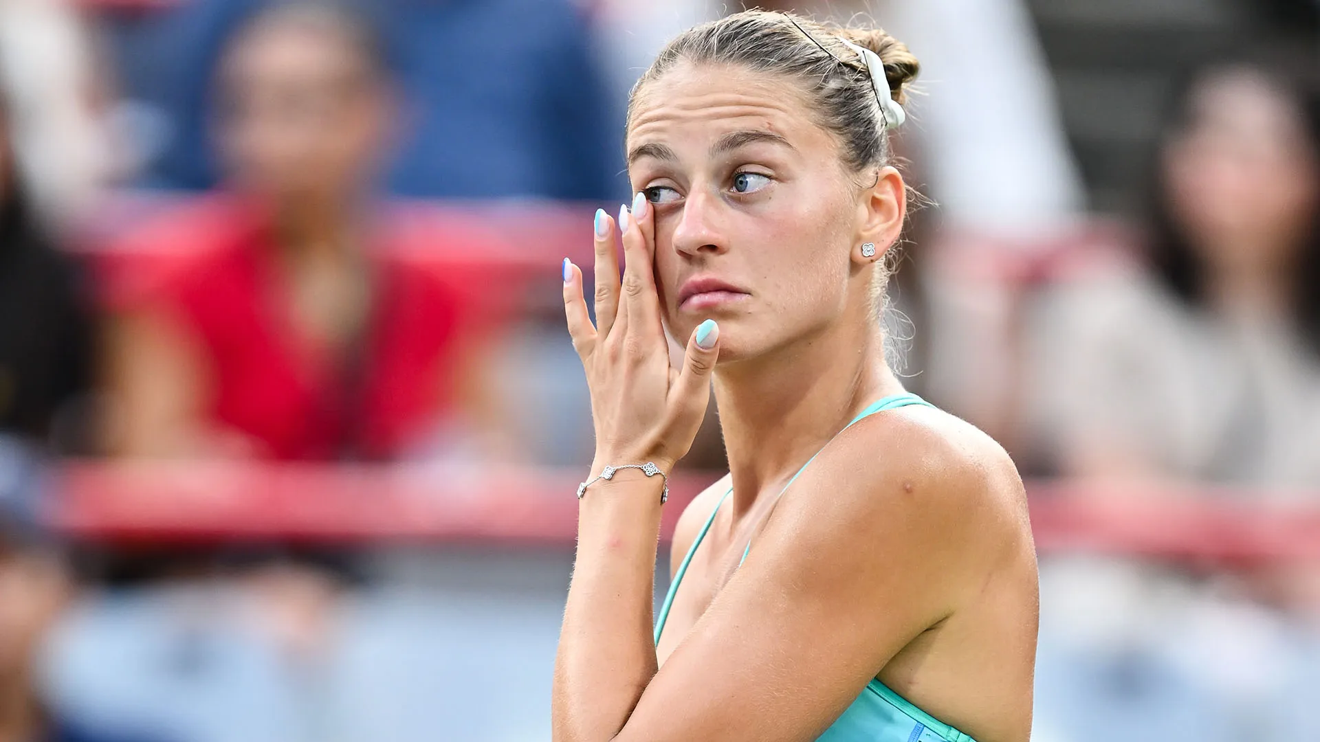 Marta Kostyuk ha tentato in tutti i modi di proseguire il match ma non ci è riuscita
