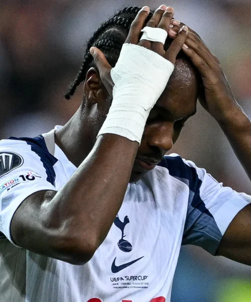 Messaggi abominevoli contro Mathys Tel: Tottenham a caccia dei codardi. Foto