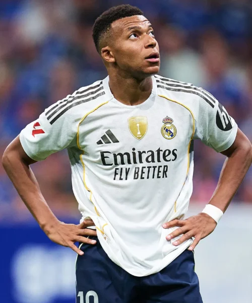 Ancora razzismo: versi scimmieschi ai danni di Mbappé e Vinicius