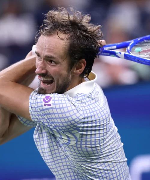 Daniil Medvedev ko, la finale sarà tra Jannik Sinner e Learner Tien