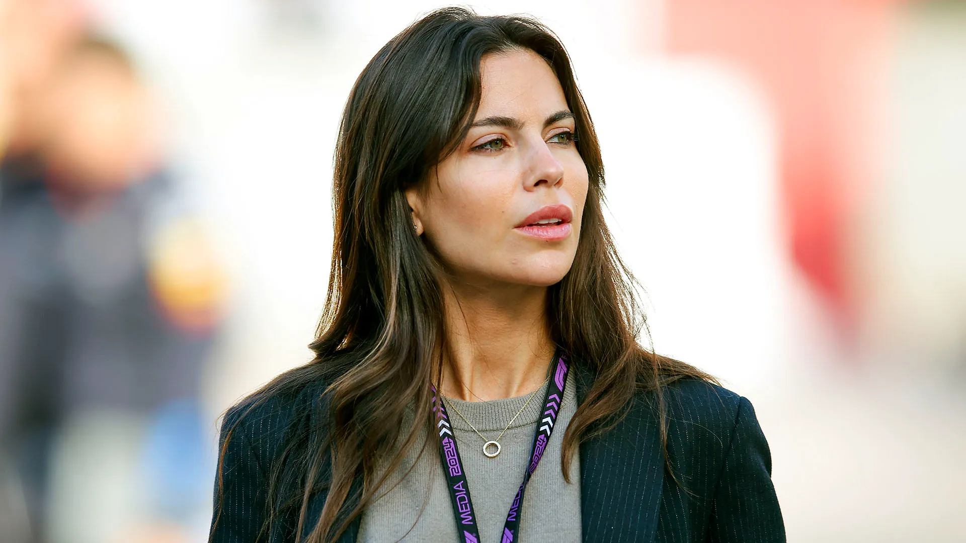 E' laureata in Comunicazione e parla fluentemente cinque lingue