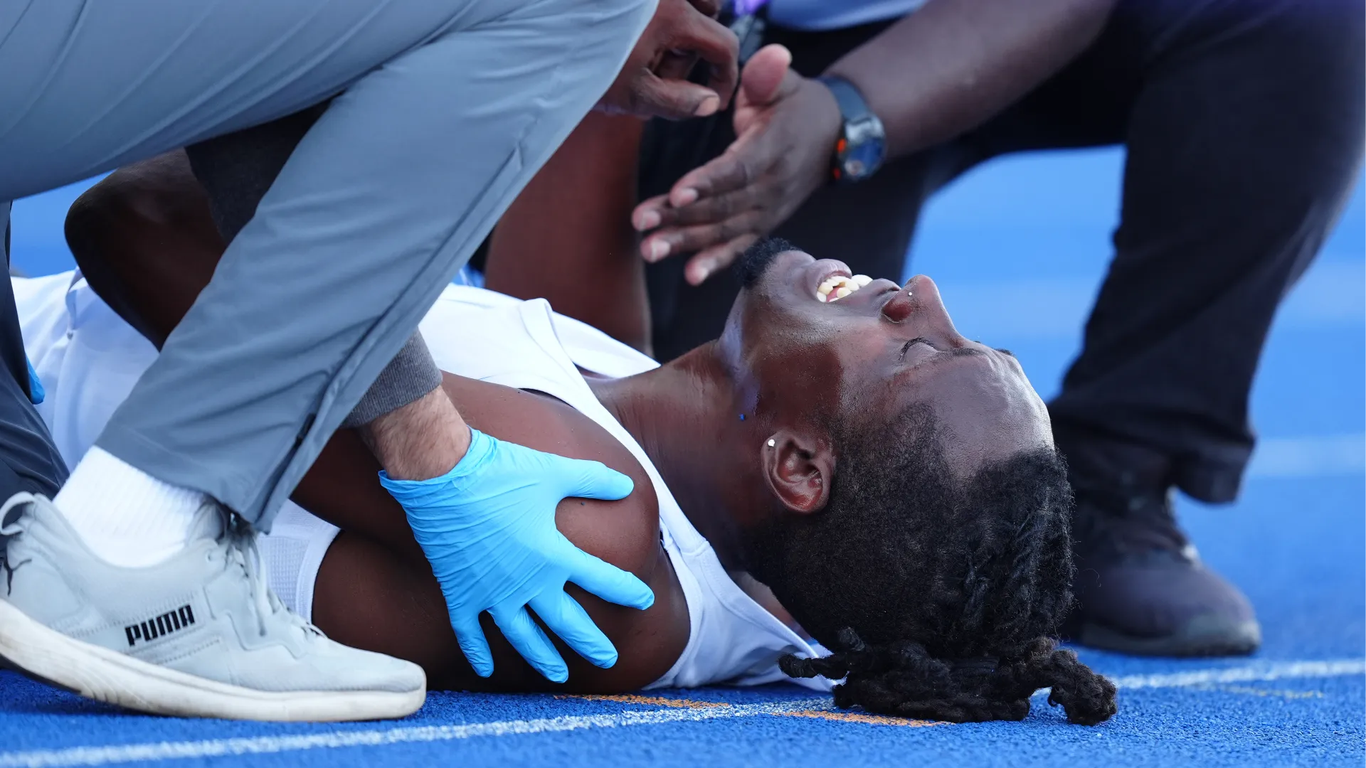 Miguel Francis è stato poi soccorso dallo staff medico
