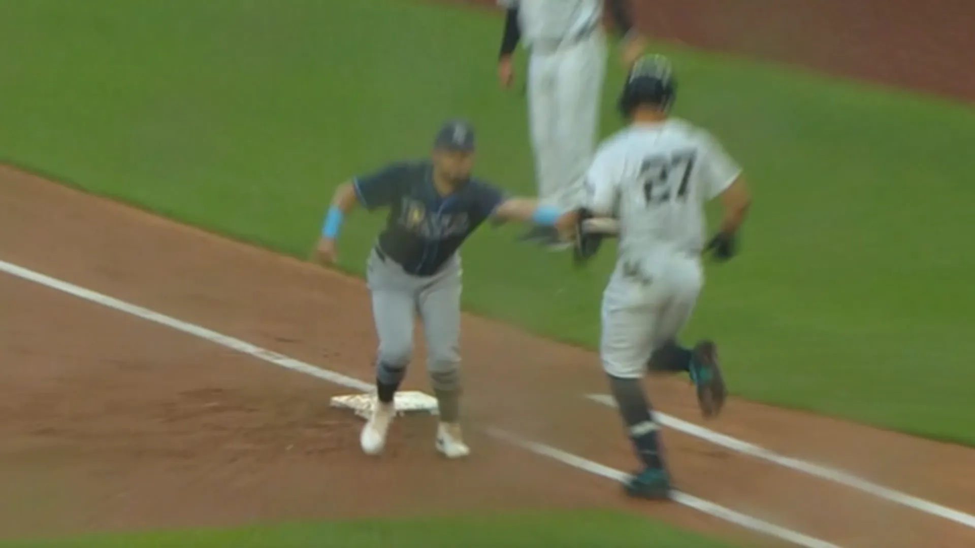 Durante il quinto inning della partita tra gli Yankees e i Rays, Aranda e Stanton si sono scontrati