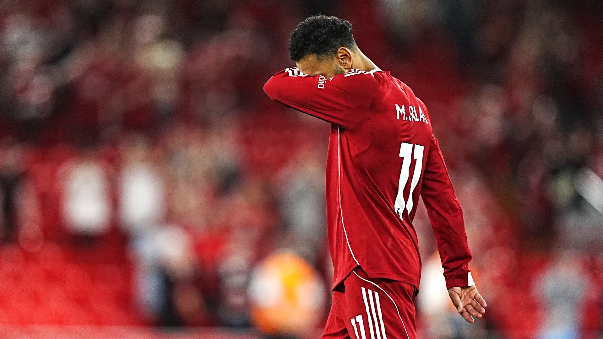 "He'll Never Walk Alone" hanno cantato i tifosi del Liverpool
