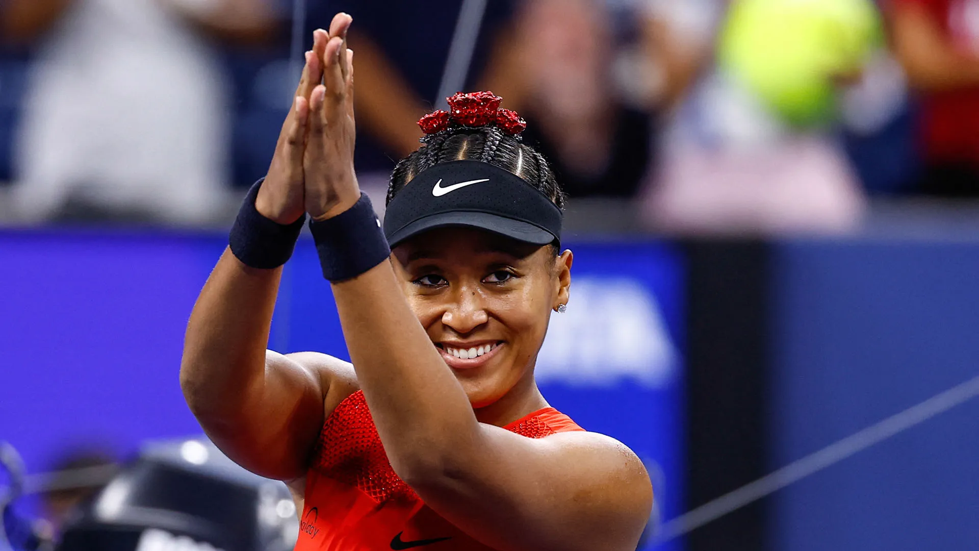 La tennista giapponese dà spettacolo prima, durante e dopo il match degli US Open