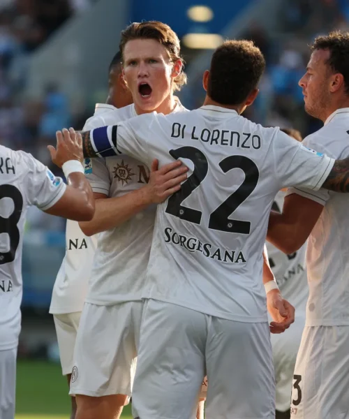Il Napoli (2-0) mette subito le cose in chiaro, pareggio a Genova