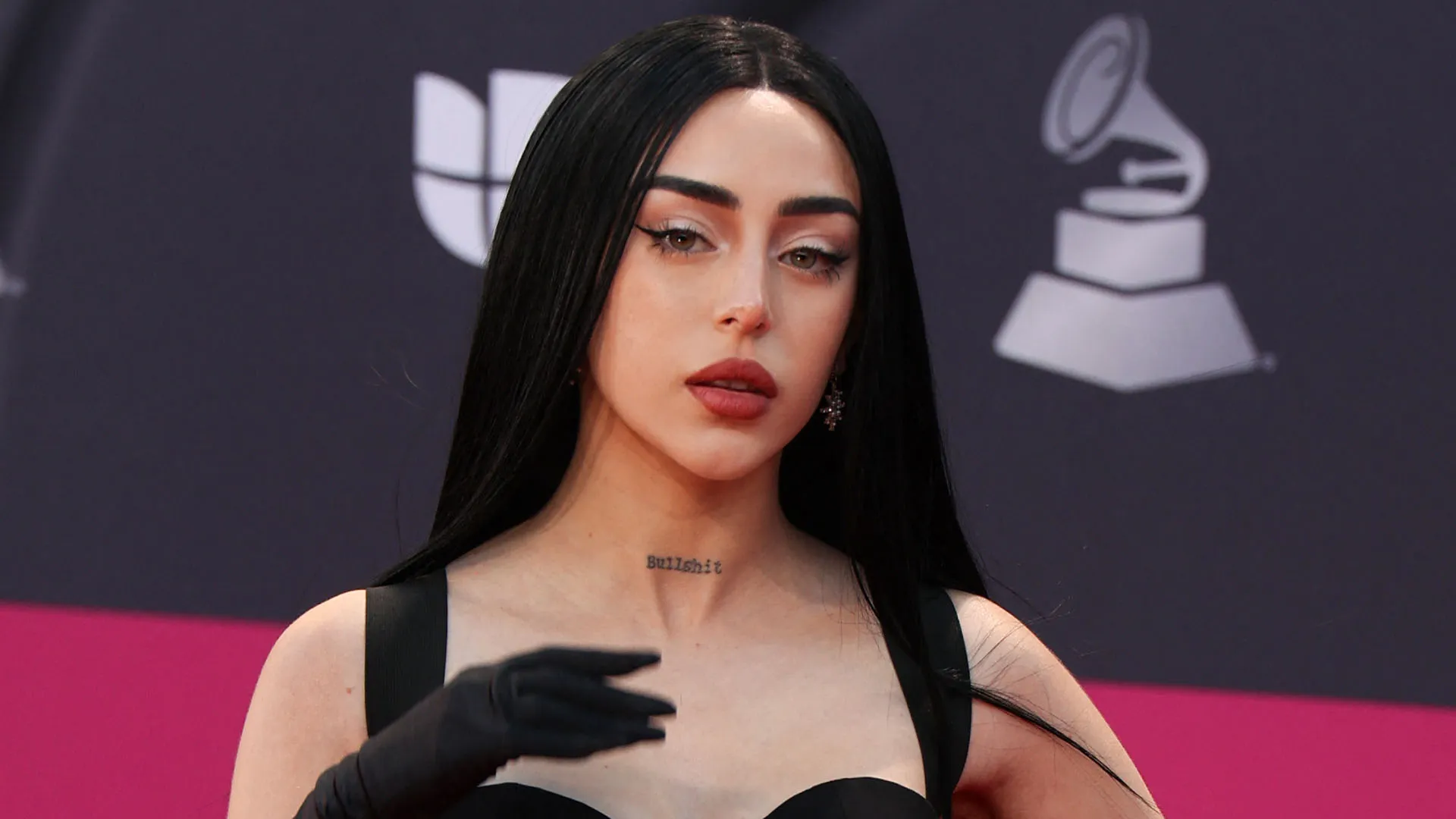 Nicki Nicole è nota per la sua musica che mescola trap latina con altri generi musicali