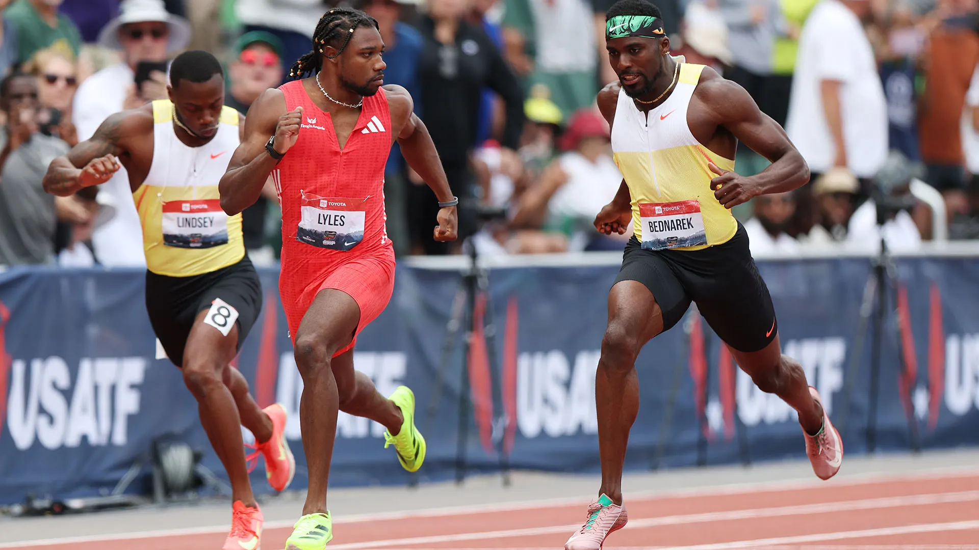 Proprio sul traguardo, Noah Lyles si è voltato guardando in faccia il suo rivale, e dicendogli qualche parola di scherno