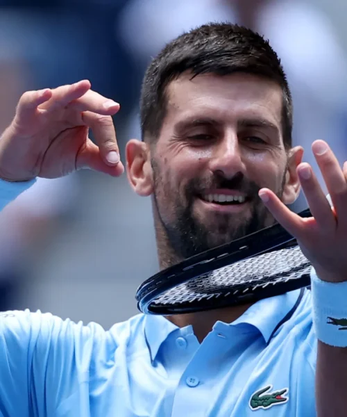 US Open, Novak Djokovic cede un set ma va al terzo turno