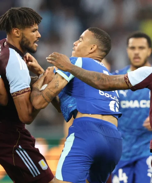 La partita amichevole si trasforma in una lotta violenta: le foto della rissa