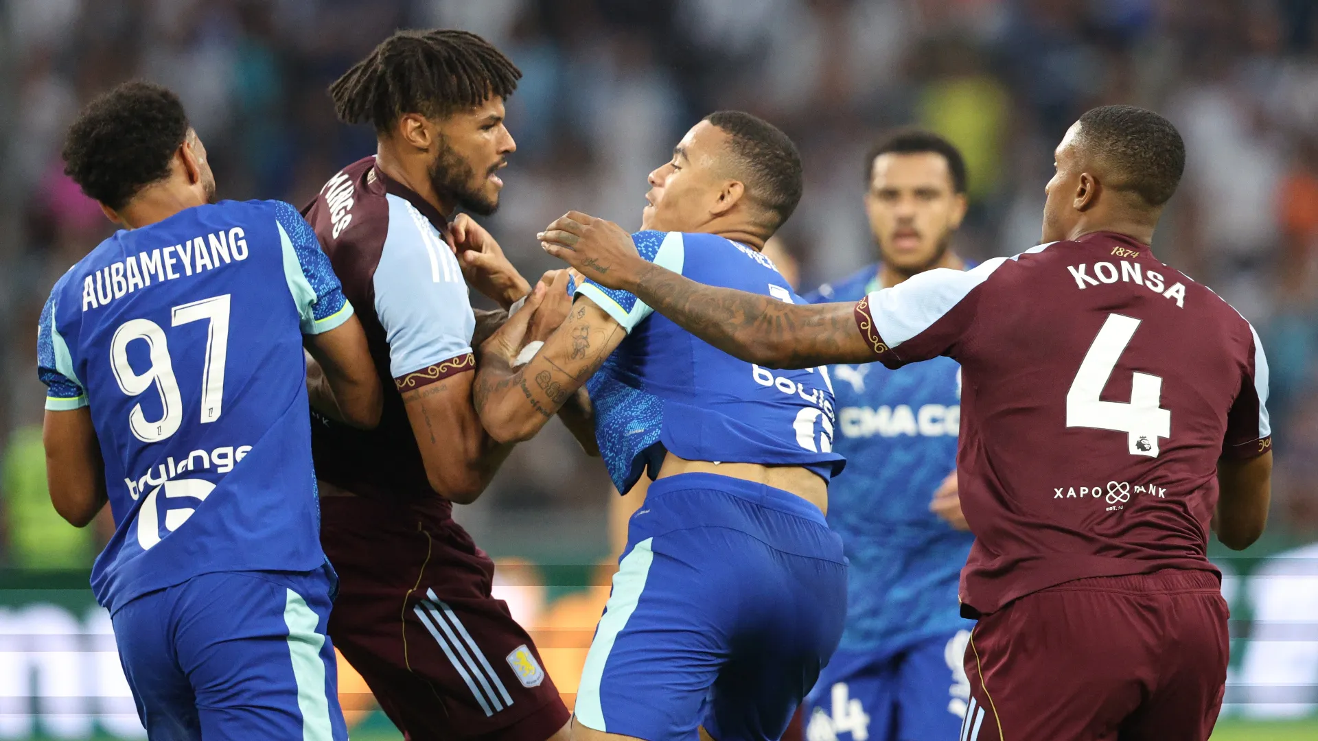 La partita amichevole si trasforma in una lotta violenta: le foto della rissa