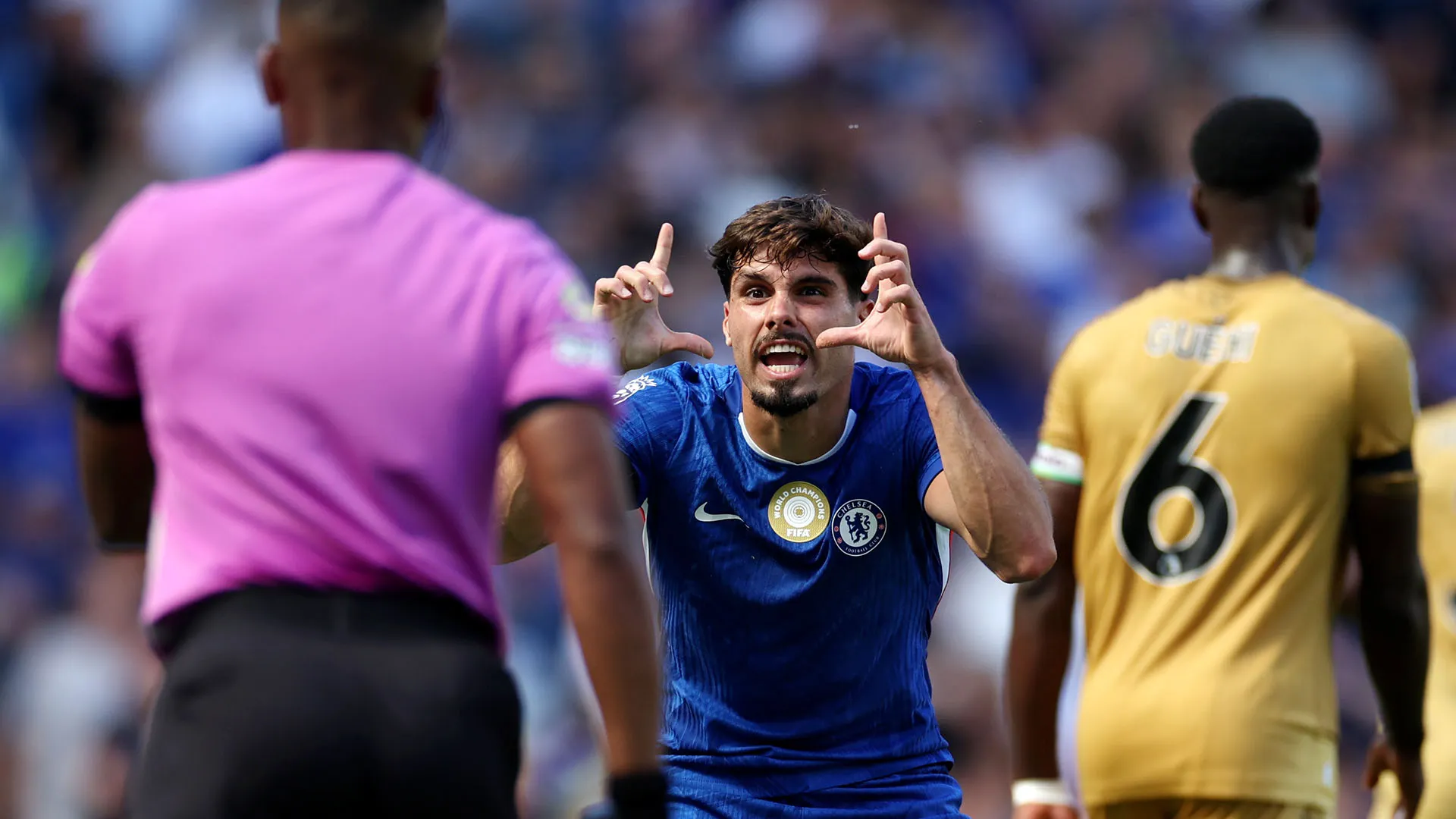 Il campione si è arrabbiato con il direttore di gara per un presunto fallo